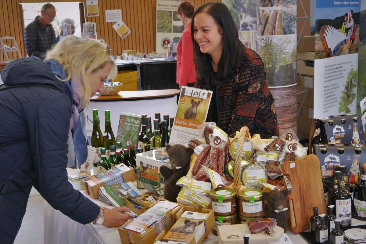 Verkaufsstand Wilde Sau bei der Naturpark Genussmesse